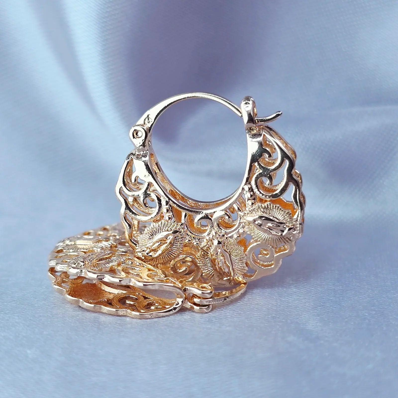 Arracadas "Virgen de Guadalupe" Earrings.