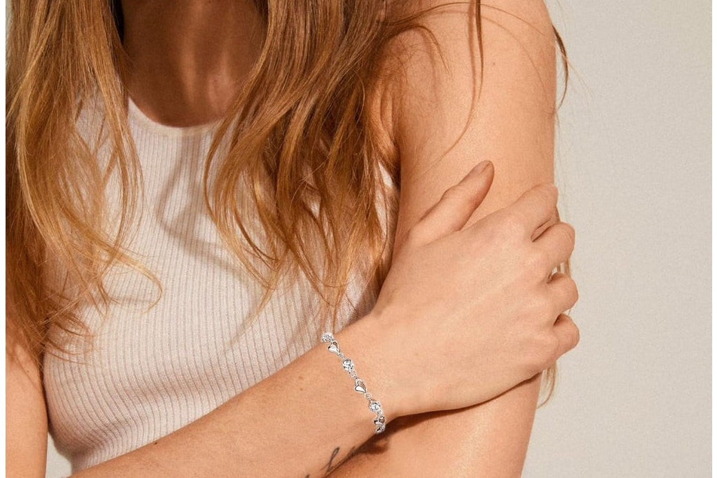 Pulsera de Plata 925 con Detalles de Corazón y Cristales Brillantes